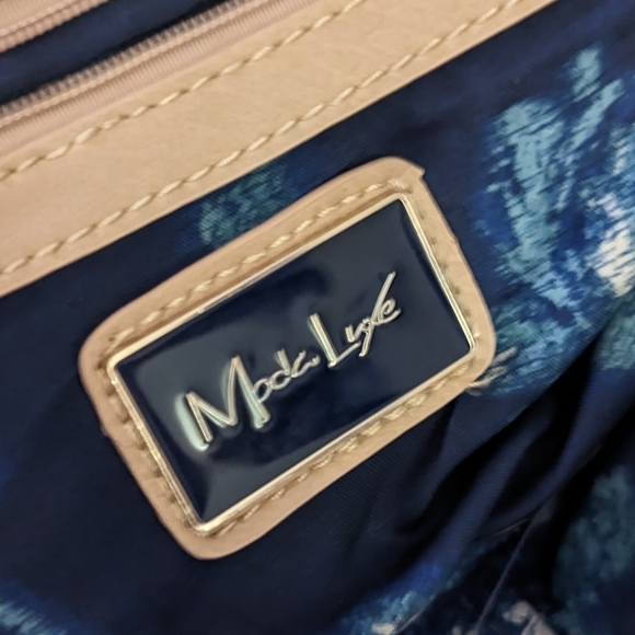 Moda Luxe Handbag - Picture 4 of 12
